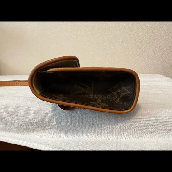 Pre-owned Louis Vuitton Florentine Pochette Monogram Canvas - Picture 8 of 16